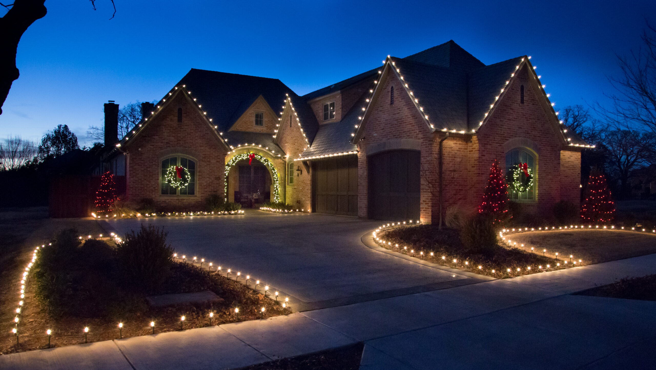 Hanging Christmas Lights Without Damaging Your Roof